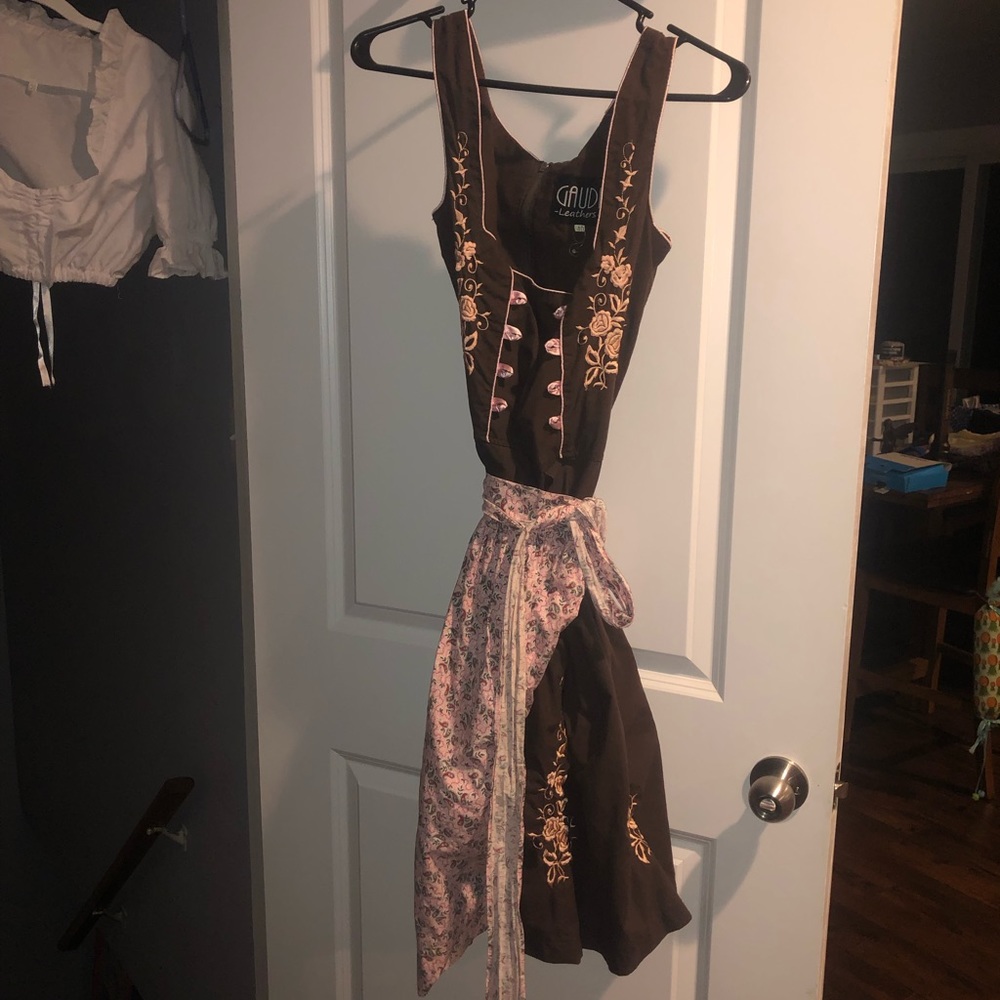 Assorted dirndls for quick reference - Picture 2 of 8